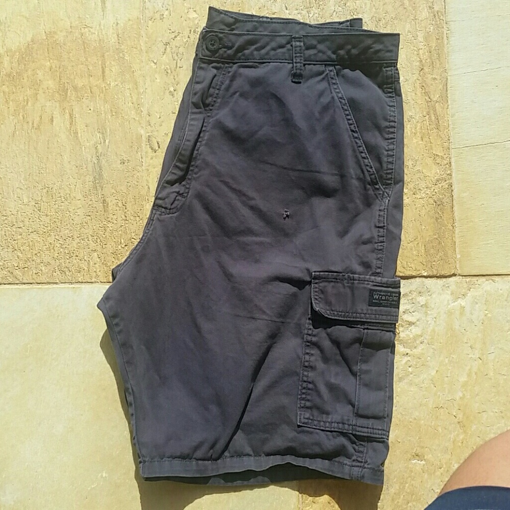 Wrangler Men's cargo shorts - Picture 2 of 5